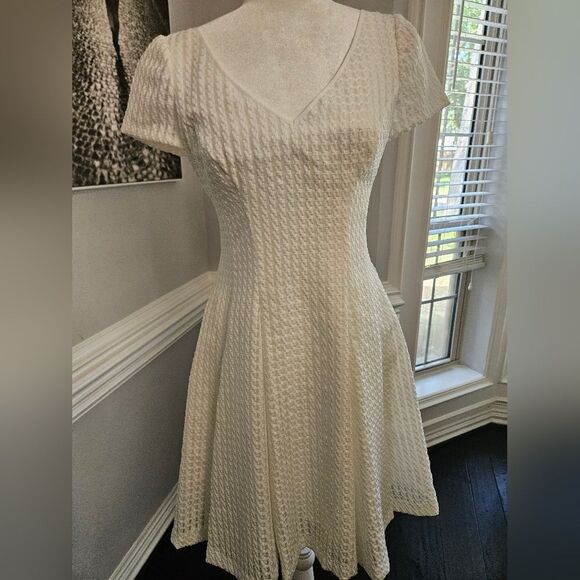 NWOT Nue by Shani white fit and flare dress size 2 - Picture 3 of 4